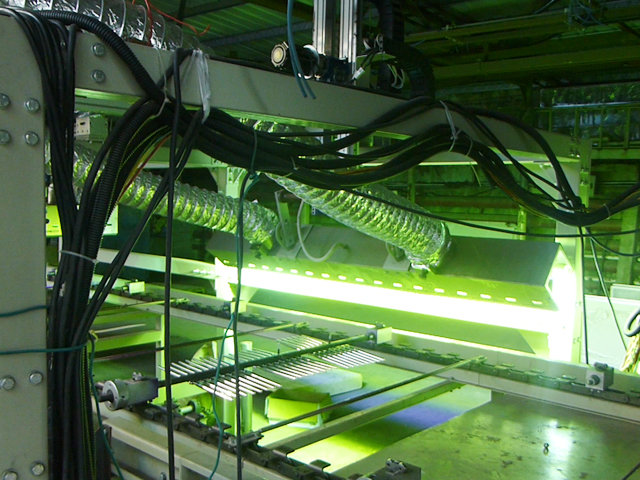 筆桿UV固化自動(dòng)噴涂線(xiàn)